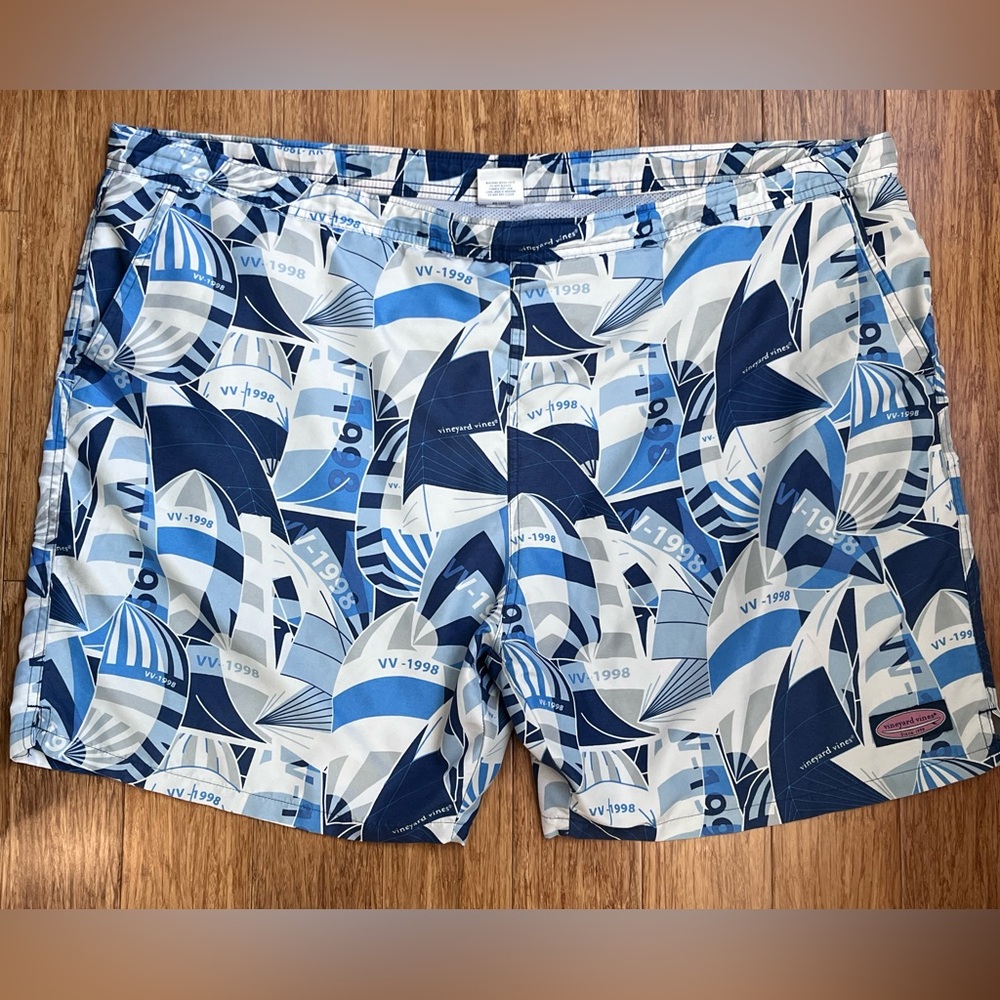 Mens Vineyard Vines Swim Trunks size XL. 1201